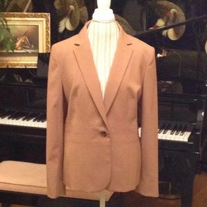 Smart tailored wood blend jacket.